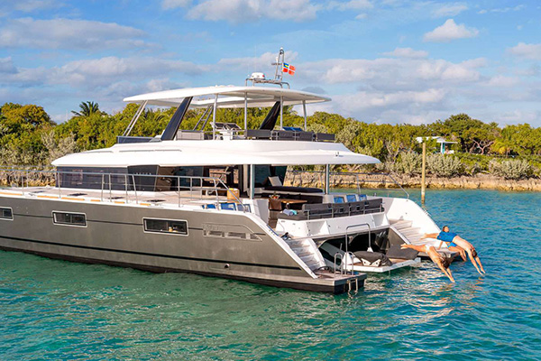 Catamaran-Yacht-Charter-Ultra