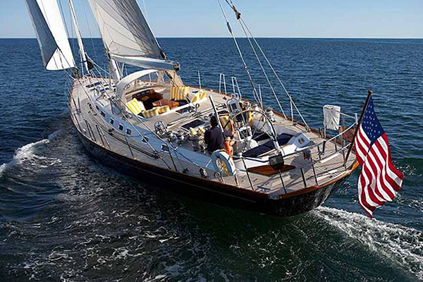 Monohull-Yacht-Charter-Luna-Danns