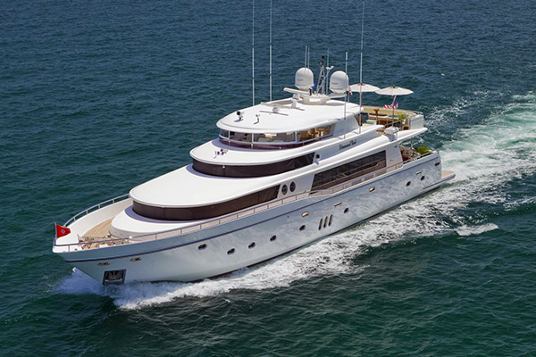 Power-Yacht-Charter-Diamond-Girl