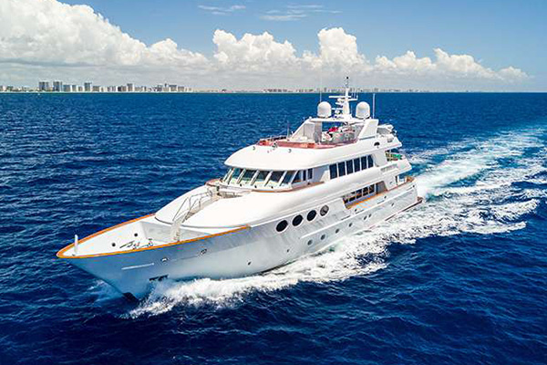 Power-Yacht-Charter-Relentless